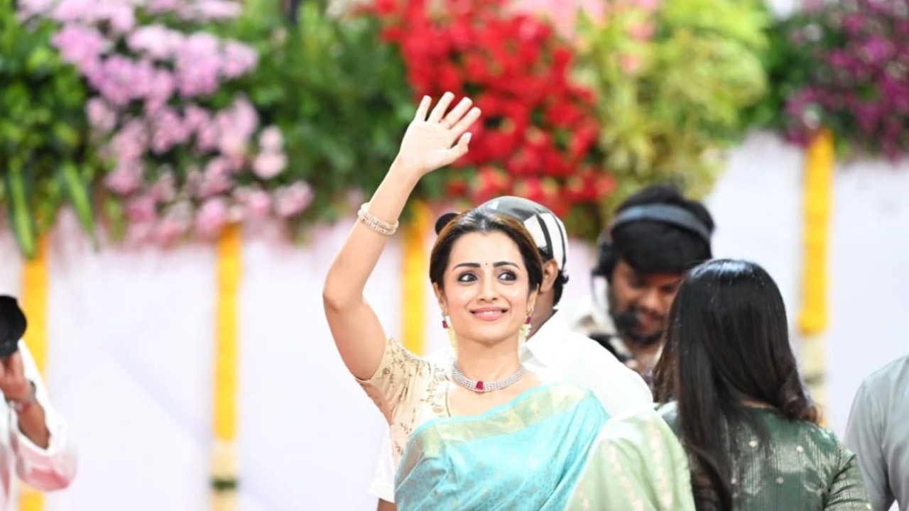 విజయ్ సీఎం అయ్యాక త్రిష మాస్ ఎంట్రీ! హైదరాబాద్ లోనే సంచలనం.. ఎక్కడ, ఎప్పుడు? షాకింగ్ వివరాలు! విజయ్ సీఎం అయ్యాక త్రిష మాస్ ఎంట్రీ! హైదరాబాద్ లోనే సంచలనం.. ఎక్కడ, ఎప్పుడు? షాకింగ్ వివరాలు!