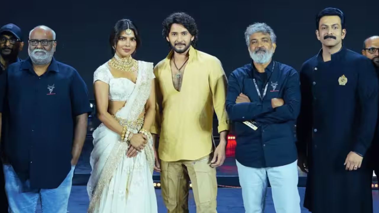 రాజమౌళి 'వారణాసి'కి బ్రేక్.. మహేష్, ప్రియాంక ఎంట్రీతో బాక్సాఫీస్ షేక్! రాజమౌళి 'వారణాసి'కి బ్రేక్.. మహేష్, ప్రియాంక ఎంట్రీతో బాక్సాఫీస్ షేక్!