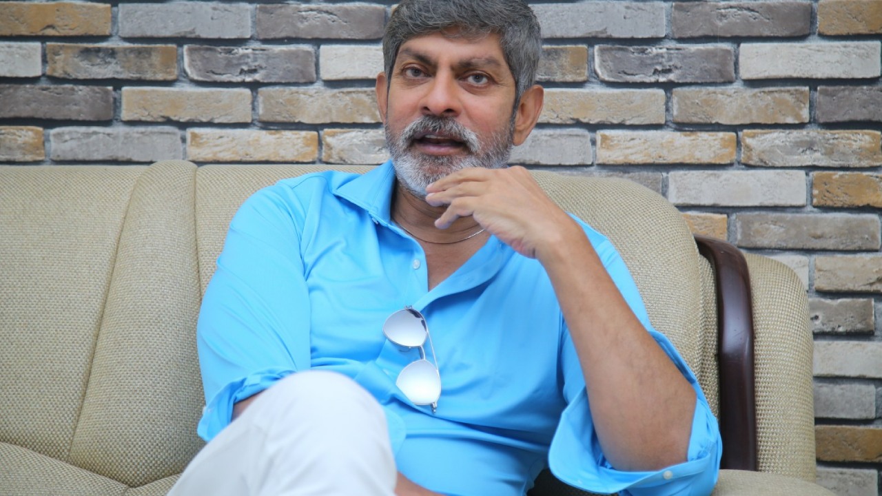 జగ్గూభాయ్ సంచలన నిజం! 60 ఏళ్ల టీచర్పై ఆరో తరగతి క్రష్.. జగపతి బాబు స్టోరీ వైరల్! జగ్గూభాయ్ సంచలన నిజం! 60 ఏళ్ల టీచర్పై ఆరో తరగతి క్రష్.. జగపతి బాబు స్టోరీ వైరల్!