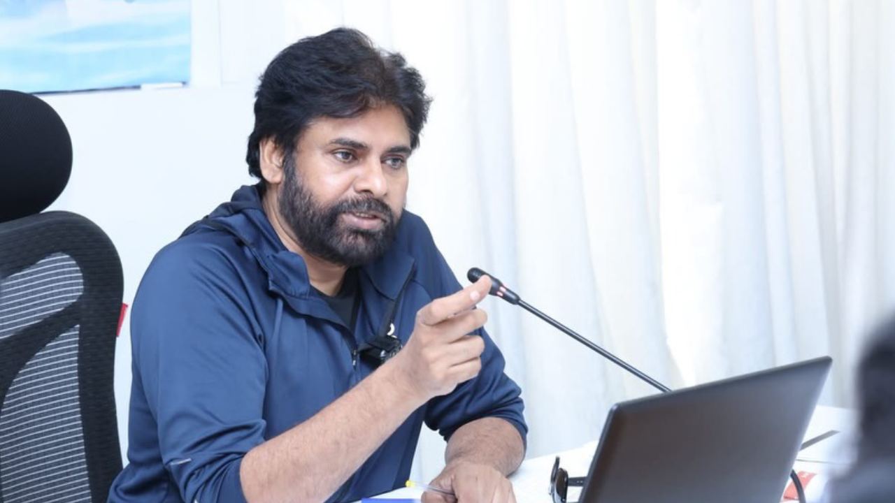 పవన్ కళ్యాణ్ మాస్ షాక్! ‘పెద్ది’ ఇష్యూపై నిర్మాతలు.. జనసేనాని సంచలన నిర్ణయం! పవన్ కళ్యాణ్ మాస్ షాక్! ‘పెద్ది’ ఇష్యూపై నిర్మాతలు.. జనసేనాని సంచలన నిర్ణయం!