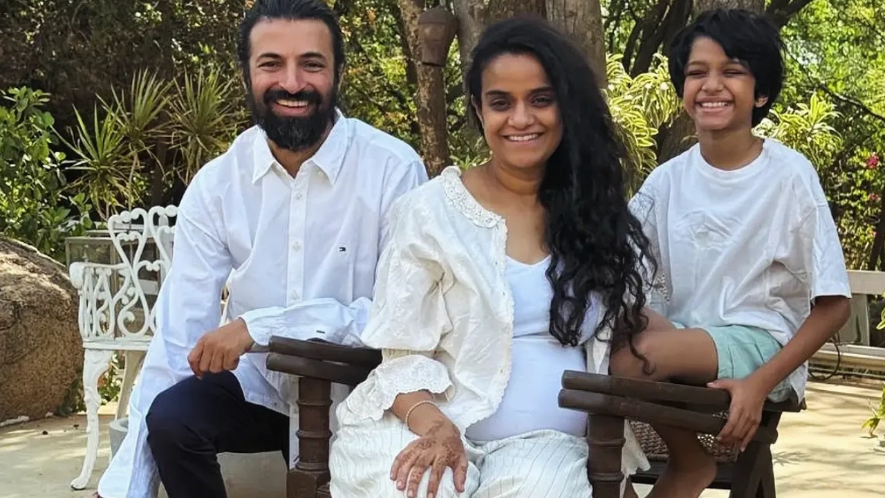 కల్కి డైరెక్టర్ నాగ్ అశ్విన్కు డబుల్ ధమాకా! వైరల్ అవుతున్న ఫ్యామిలీ ఫోటో! కల్కి డైరెక్టర్ నాగ్ అశ్విన్కు డబుల్ ధమాకా! వైరల్ అవుతున్న ఫ్యామిలీ ఫోటో!