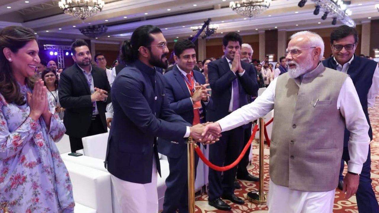 మెగా పవర్ స్టార్ రామ్ చరణ్ తో ప్రధాని మోదీ! మాస్ ఫోటోలు వైరల్! మెగా పవర్ స్టార్ రామ్ చరణ్ తో ప్రధాని మోదీ! మాస్ ఫోటోలు వైరల్!