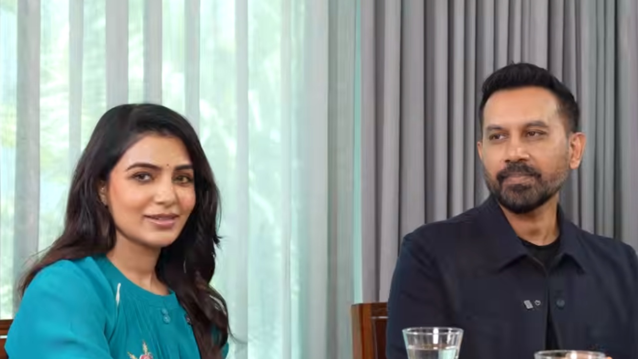 సమంత షాకింగ్ కామెంట్స్: 'రాజ్ ఒక్కడే అలా చేస్తాడు.. ఏ డైరెక్టర్ అలా చేయడు' - టాలీవుడ్లో ప్రకంపనలు! సమంత షాకింగ్ కామెంట్స్: 'రాజ్ ఒక్కడే అలా చేస్తాడు.. ఏ డైరెక్టర్ అలా చేయడు' - టాలీవుడ్లో ప్రకంపనలు!