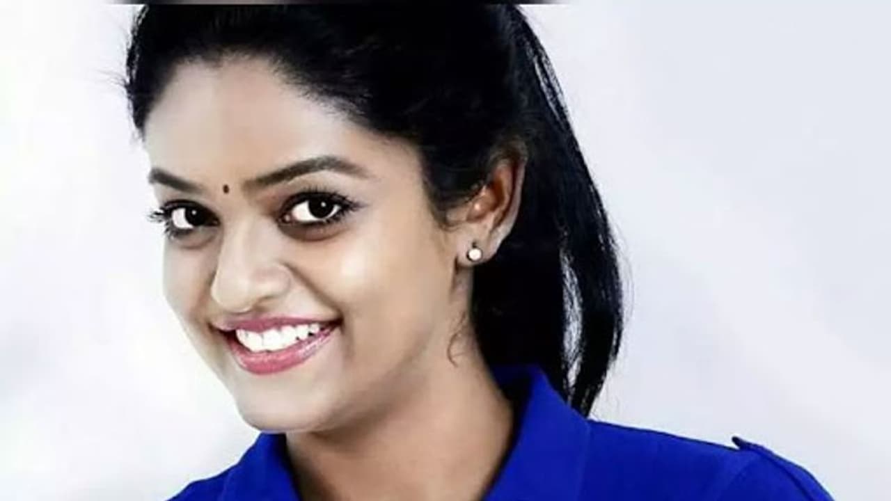 వామ్మో! కార్తీకదీపం వంటలక్క ఒక్క రోజు రెమ్యునరేషన్ ఎంతో తెలుసా? వామ్మో! కార్తీకదీపం వంటలక్క ఒక్క రోజు రెమ్యునరేషన్ ఎంతో తెలుసా?