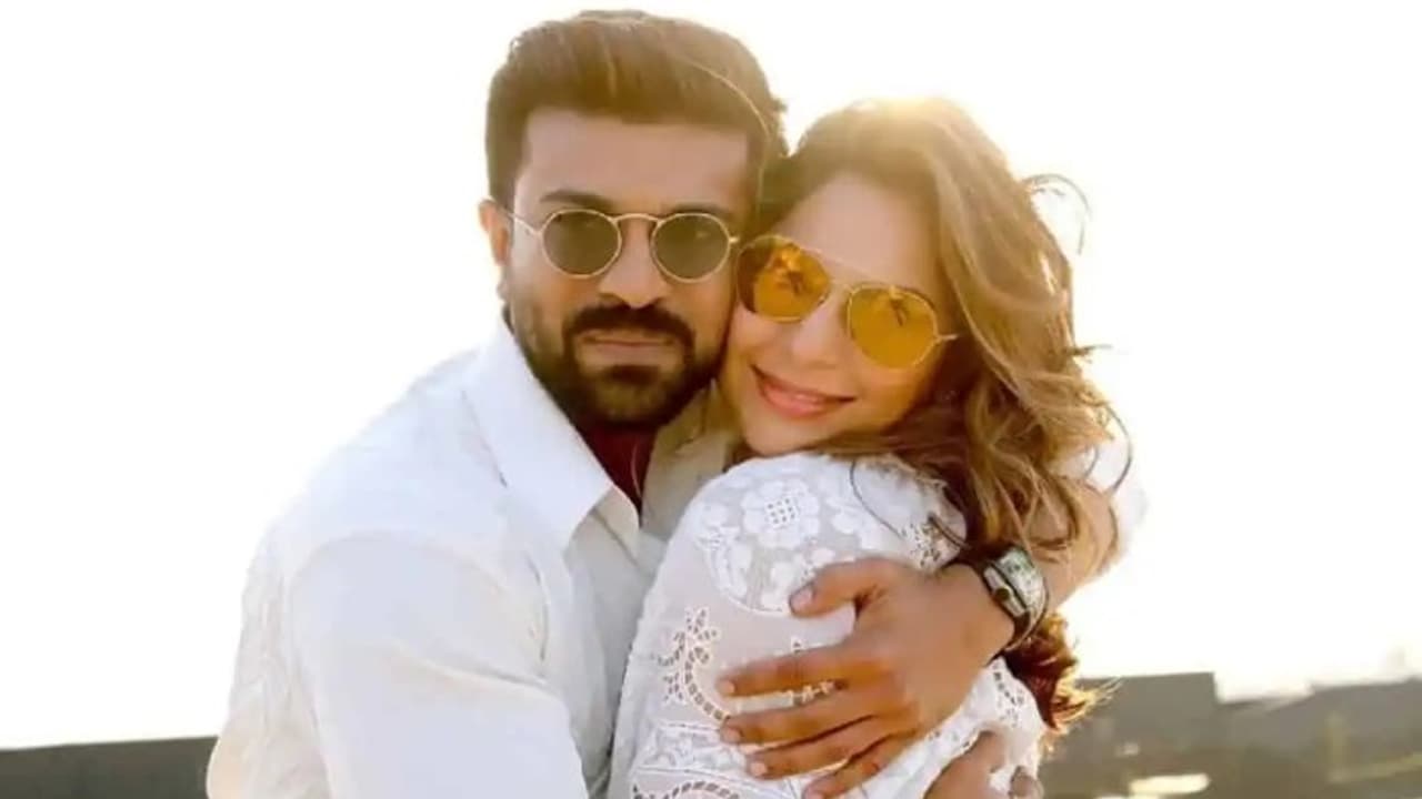 రామ్ చరణ్ నెంబర్ ను ఉపాసన ఫోన్ లో ఏ పేరుతో సేవ్ చేసుకుందో తెలుసా? షాక్ అవుతారు. రామ్ చరణ్ నెంబర్ ను ఉపాసన ఫోన్ లో ఏ పేరుతో సేవ్ చేసుకుందో తెలుసా? షాక్ అవుతారు.