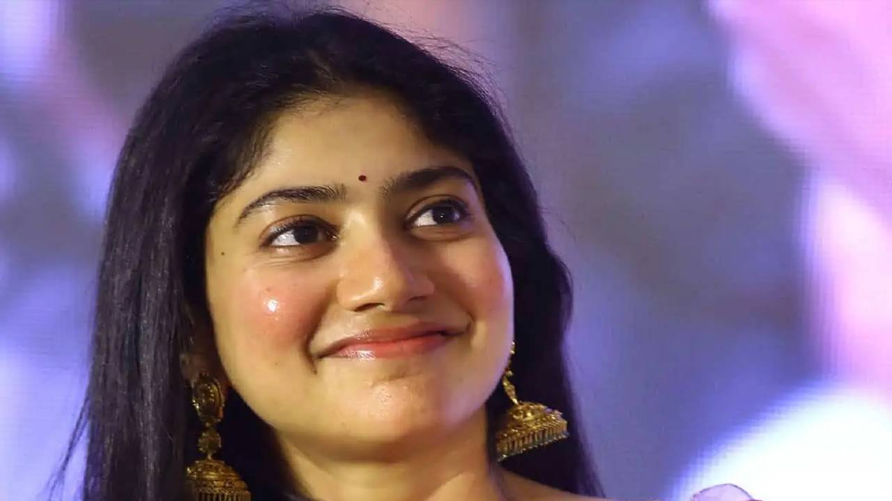 సాయి పల్లవికి షాక్ ఇచ్చిన అభిమానులు! వదిలి వెళ్లమని వేడుకోలు!! సాయి పల్లవికి షాక్ ఇచ్చిన అభిమానులు! వదిలి వెళ్లమని వేడుకోలు!!