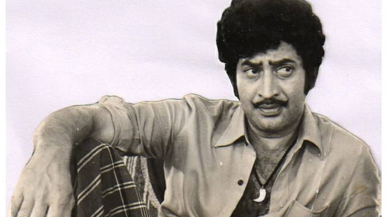 సూపర్స్టార్ కృష్ణ లైఫ్ని తలక్రిందులు చేసిన ఇండస్ట్రీ హిట్ మూవీ ఏంటో తెలుసా? ఆ దెబ్బతో నిర్మాతలంతా పరార్ సూపర్స్టార్ కృష్ణ లైఫ్ని తలక్రిందులు చేసిన ఇండస్ట్రీ హిట్ మూవీ ఏంటో తెలుసా? ఆ దెబ్బతో నిర్మాతలంతా పరార్