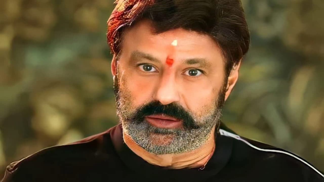 4 ఆటలతో 400 డేస్, ఆ ఊరిలో ఏకంగా 1000 రోజులు పైగా ఆడిన బాలయ్య సినిమా? 4 ఆటలతో 400 డేస్, ఆ ఊరిలో ఏకంగా 1000 రోజులు పైగా ఆడిన బాలయ్య సినిమా?