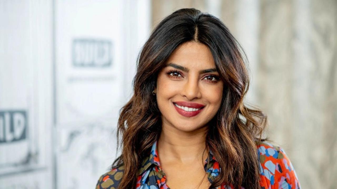 ప్రియుడితో అడ్డంగా దొరికిపోయిన ప్రియాంక చోప్రా ఫస్ట్ కిస్ ఎవరి వల్ల మిస్ అయ్యిందంటే? ప్రియుడితో అడ్డంగా దొరికిపోయిన ప్రియాంక చోప్రా ఫస్ట్ కిస్ ఎవరి వల్ల మిస్ అయ్యిందంటే?