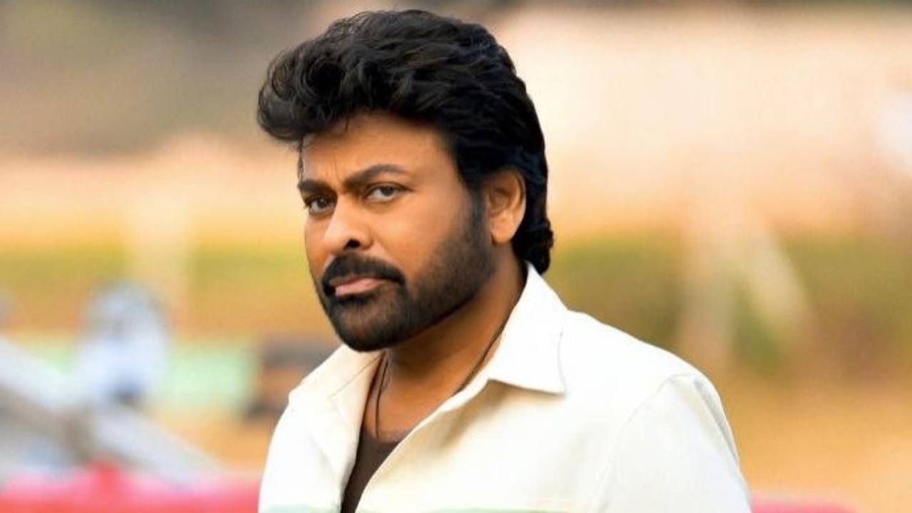 మెగా ఫ్యాన్స్ కి డబుల్ ట్రీట్: చిరంజీవి బర్త్ డే కోసం అనిల్ రావిపూడి ఏం ప్లాన్ చేస్తున్నాడంటే? మెగా ఫ్యాన్స్ కి డబుల్ ట్రీట్: చిరంజీవి బర్త్ డే కోసం అనిల్ రావిపూడి ఏం ప్లాన్ చేస్తున్నాడంటే?