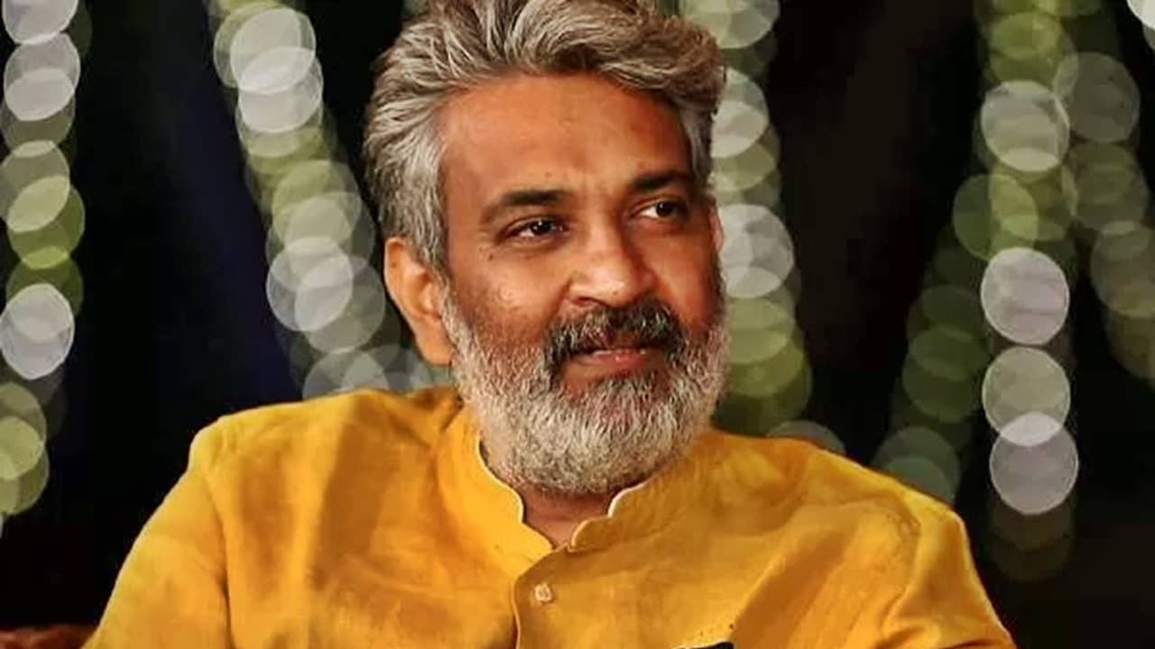 వాళ్లిద్దరూ బ్రతికుంటే తప్పకుండా సినిమా చేసేవాడిని.. రాజమౌళికి అంత ఇష్టమైన నటులు ఎవరో తెలుసా వాళ్లిద్దరూ బ్రతికుంటే తప్పకుండా సినిమా చేసేవాడిని.. రాజమౌళికి అంత ఇష్టమైన నటులు ఎవరో తెలుసా