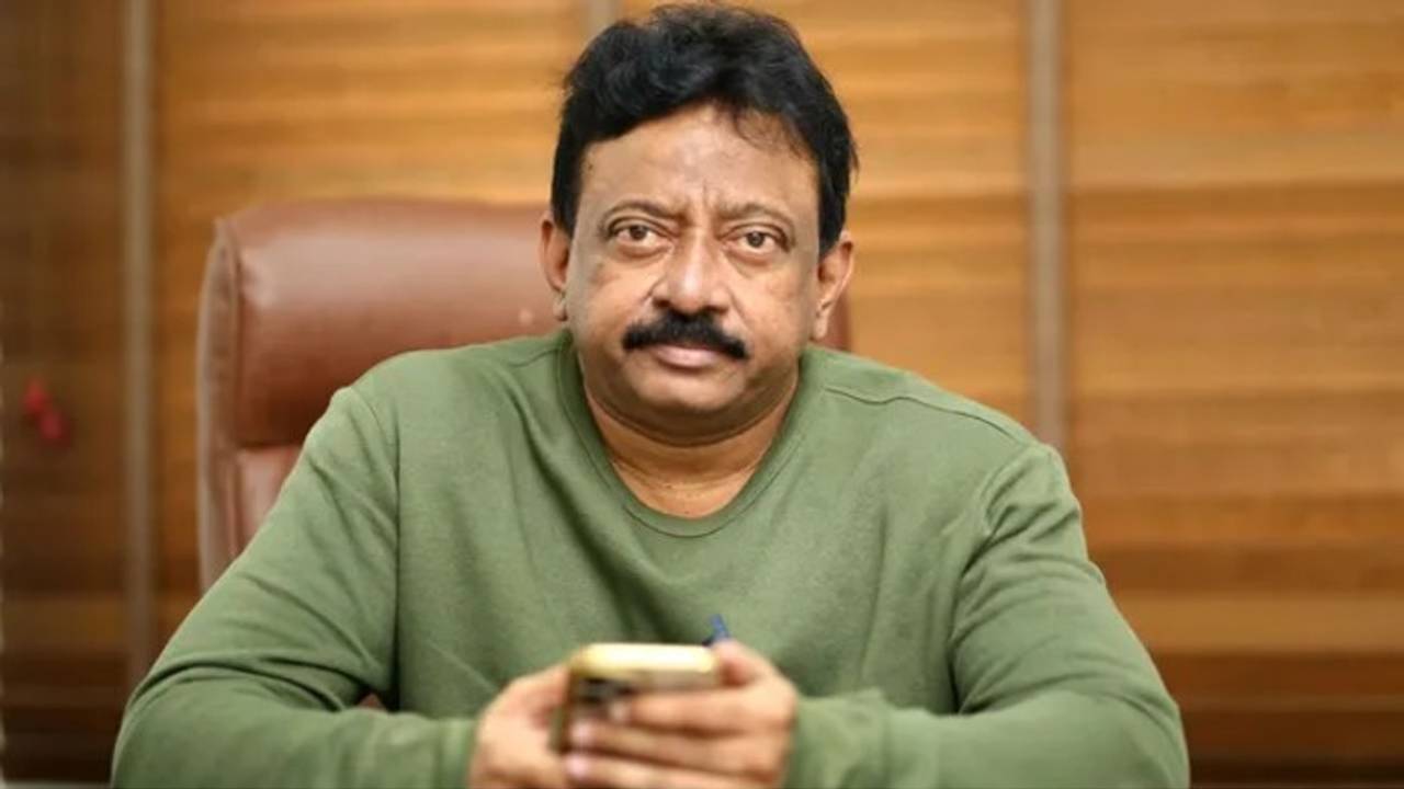 రాంగోపాల్ వర్మ ఫస్ట్ లవ్ ఎవరో తెలుసా, 40 ఏళ్ళ తర్వాత మనసు విప్పి మాట్లాడింది.. అంతా జగపతి బాబు వల్లే రాంగోపాల్ వర్మ ఫస్ట్ లవ్ ఎవరో తెలుసా, 40 ఏళ్ళ తర్వాత మనసు విప్పి మాట్లాడింది.. అంతా జగపతి బాబు వల్లే