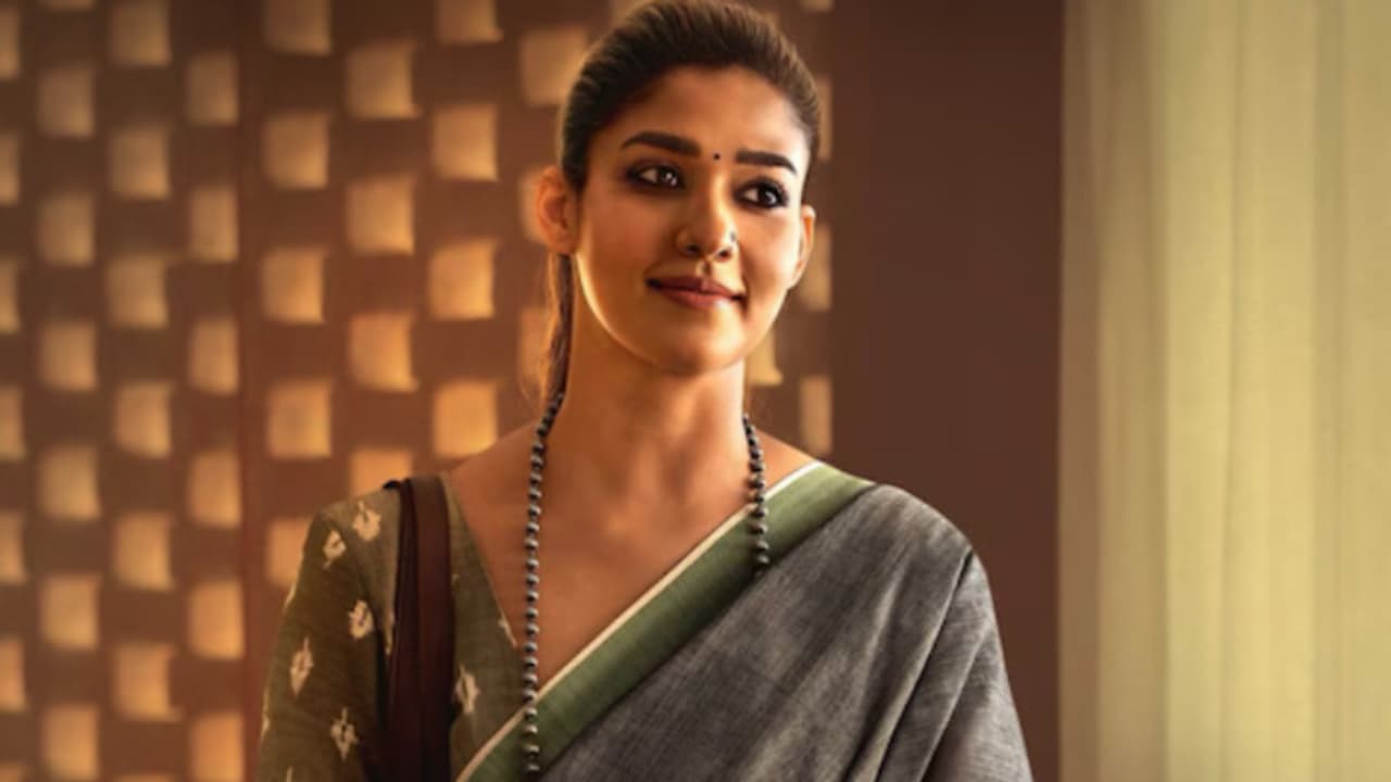 నయనతార సంచలనం: 100 కోట్లు వద్దు, ఆ హీరోతో నటించను! ఇంతకీ ఎవరా హీరో? నయనతార సంచలనం: 100 కోట్లు వద్దు, ఆ హీరోతో నటించను! ఇంతకీ ఎవరా హీరో?