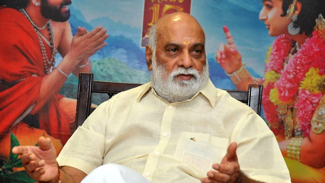 షాకింగ్: రాఘవేంద్రరావుకు మాట ఇచ్చి.. తీర్చకుండానే వెళ్ళిపోయిన హీరోయిన్! షాకింగ్: రాఘవేంద్రరావుకు మాట ఇచ్చి.. తీర్చకుండానే వెళ్ళిపోయిన హీరోయిన్!