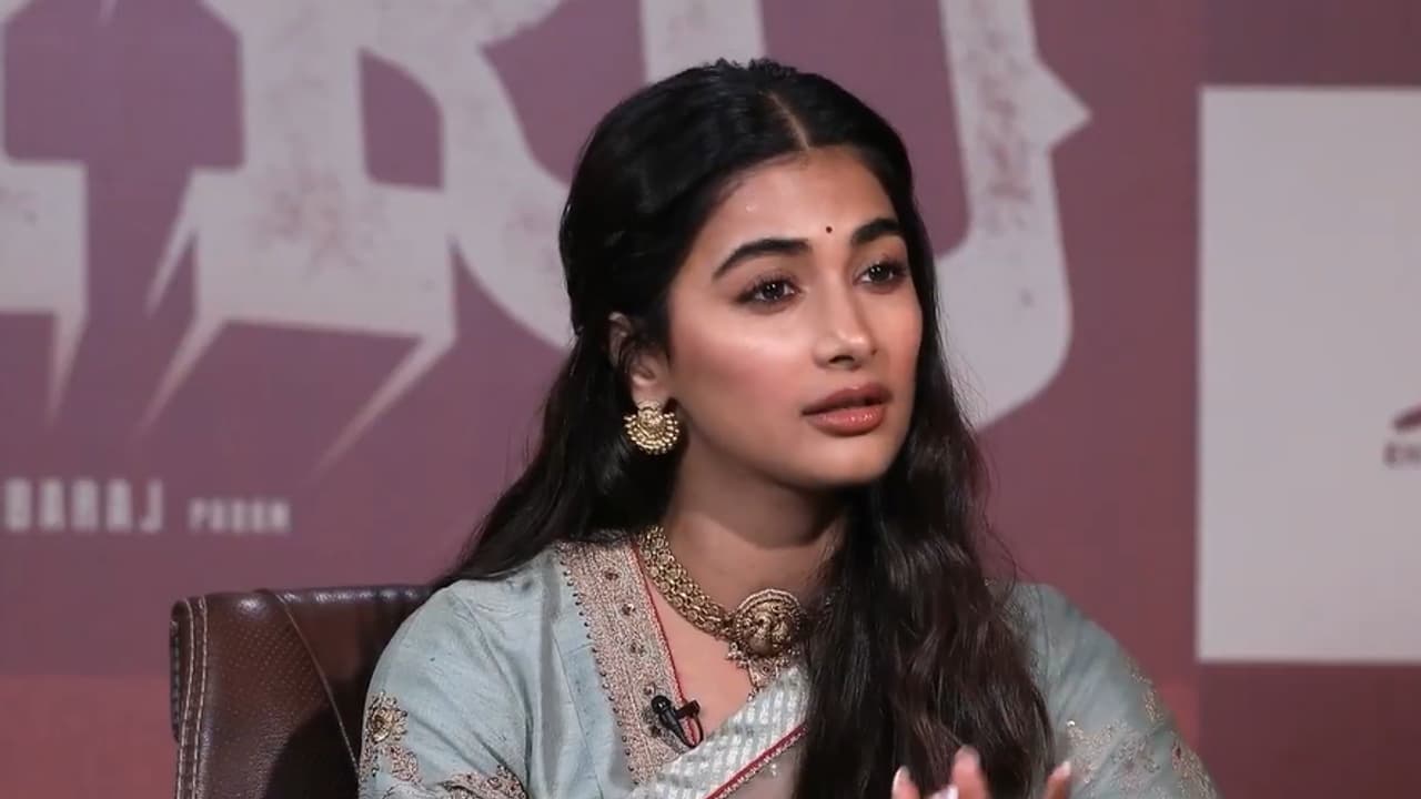 షాకింగ్: కారవాన్లో పాన్ ఇండియా హీరోకి పూజా హెగ్డే దిమ్మతిరిగే షాక్!! షాకింగ్: కారవాన్లో పాన్ ఇండియా హీరోకి పూజా హెగ్డే దిమ్మతిరిగే షాక్!!