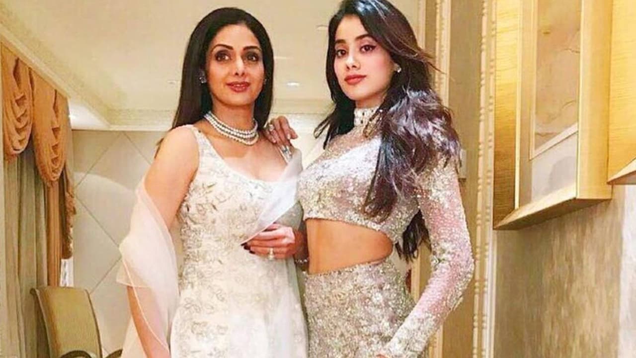 శ్రీదేవి కల్ట్ మూవీ రీమేక్ లో జాన్వీ కపూర్.. ఇదైనా హిట్ అందించేనా? శ్రీదేవి కల్ట్ మూవీ రీమేక్ లో జాన్వీ కపూర్.. ఇదైనా హిట్ అందించేనా?