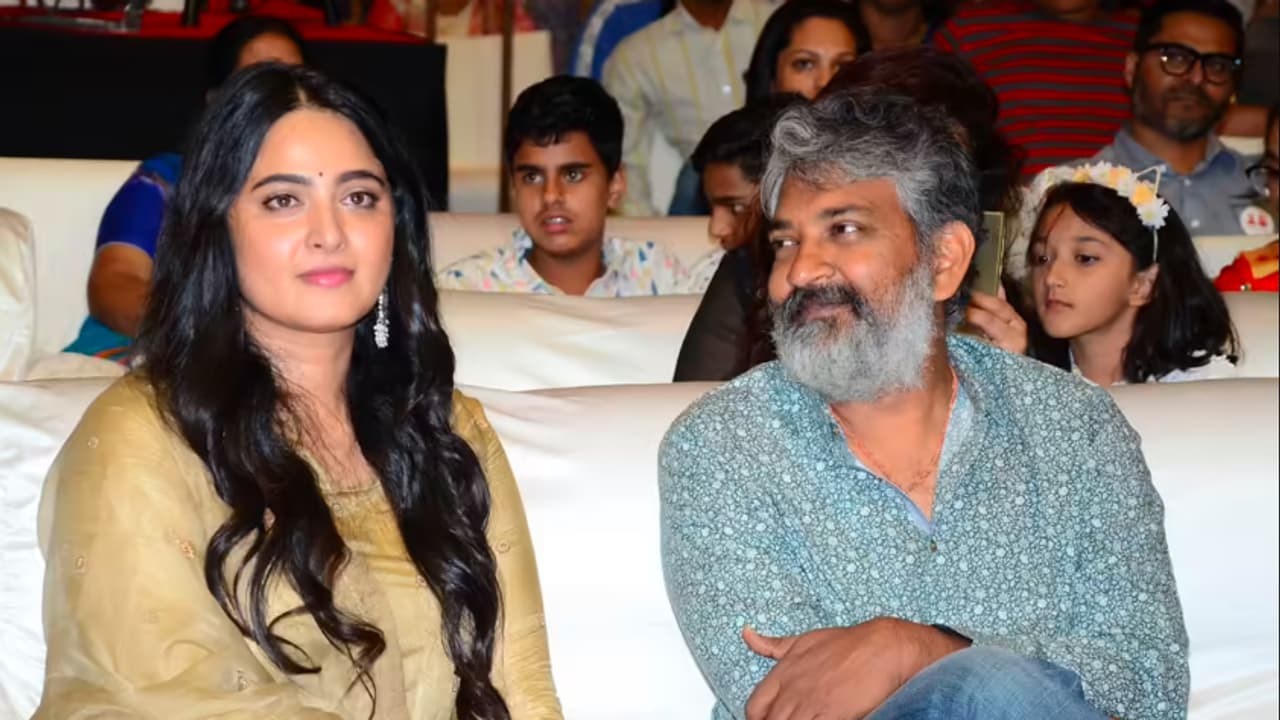 షాకింగ్: రాజమౌళి వల్ల అనుష్క కన్నీళ్లు! అడివి శేష్ మాస్ ట్రీట్మెంట్!! షాకింగ్: రాజమౌళి వల్ల అనుష్క కన్నీళ్లు! అడివి శేష్ మాస్ ట్రీట్మెంట్!!