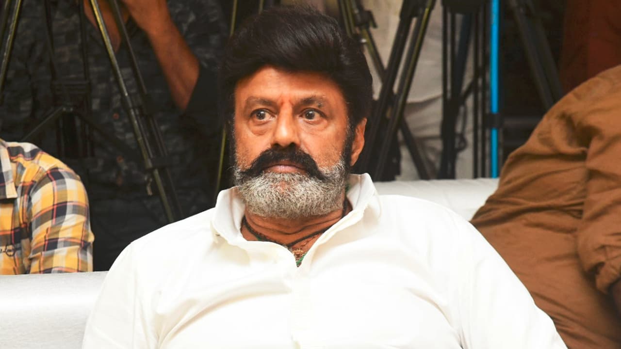 బాలకృష్ణ: `లారీ డ్రైవర్` షూటింగ్లో గొడవ.. డైరెక్టర్ చేసిన పనికి బాలయ్య రియాక్షన్ ఊహకందదు బాలకృష్ణ: `లారీ డ్రైవర్` షూటింగ్లో గొడవ.. డైరెక్టర్ చేసిన పనికి బాలయ్య రియాక్షన్ ఊహకందదు