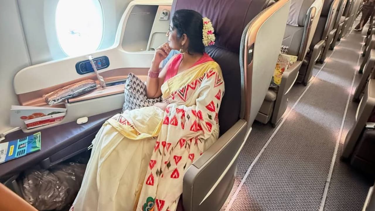ఈ హీరోయిన్ మల్లెపూలు ఎంతపని చేశాయో చూడండి ఈ హీరోయిన్ మల్లెపూలు ఎంతపని చేశాయో చూడండి