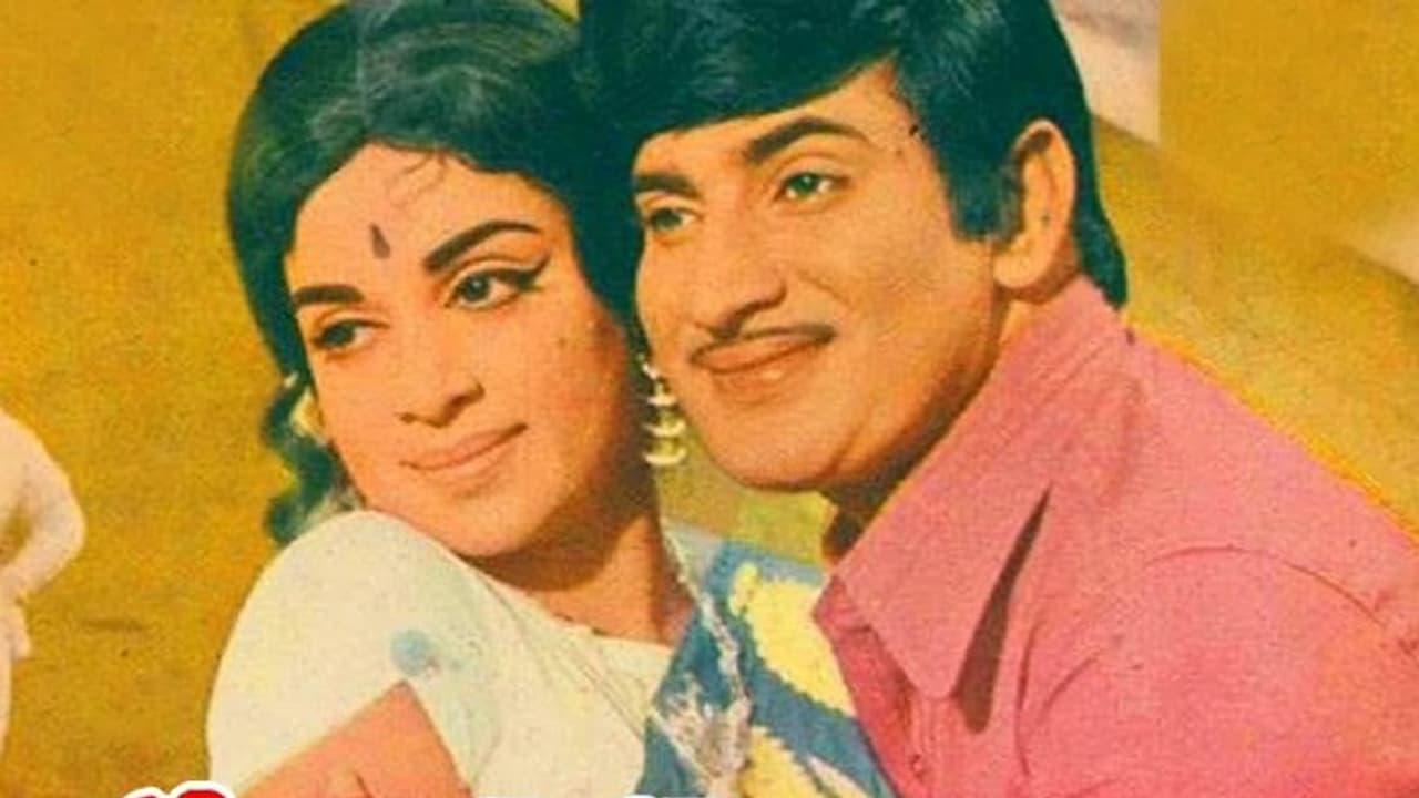 తాగేసి కృష్ణతోనే ఛాలెంజ్, అన్నంత పని చేసిన లెజెండ్రీ నటుడు.. ఊరికే విశ్వనట చక్రవర్తి అయిపోతారా తాగేసి కృష్ణతోనే ఛాలెంజ్, అన్నంత పని చేసిన లెజెండ్రీ నటుడు.. ఊరికే విశ్వనట చక్రవర్తి అయిపోతారా