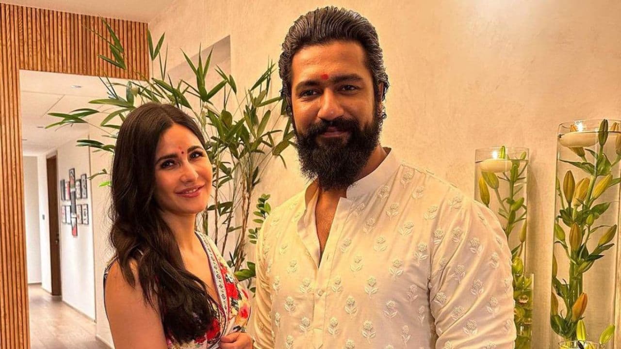 కత్రినా కైఫ్ బేబీ బంప్ ఫోటో వైరల్, మొదటి బిడ్డకు ఎప్పుడు జన్మనిస్తుందో తెలుసుకోండి కత్రినా కైఫ్ బేబీ బంప్ ఫోటో వైరల్, మొదటి బిడ్డకు ఎప్పుడు జన్మనిస్తుందో తెలుసుకోండి