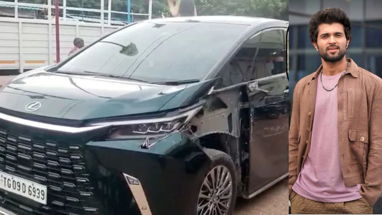 Vijay Devarakonda: ప్రమాదానికి గురైనా విజయ్ కారు ధర రూ. 2 కోట్లు పైమాటే.. నేలపై నడిచే విమానం Vijay Devarakonda: ప్రమాదానికి గురైనా విజయ్ కారు ధర రూ. 2 కోట్లు పైమాటే.. నేలపై నడిచే విమానం
