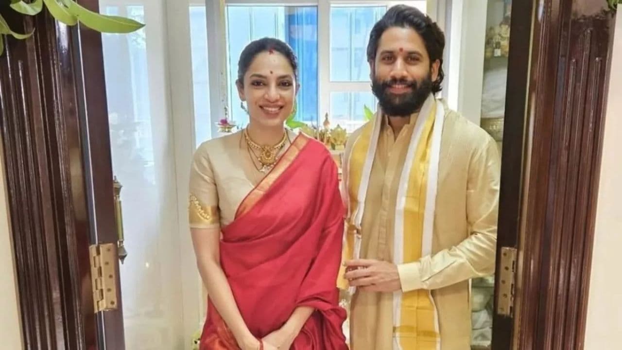 షాకింగ్ న్యూస్: ప్రెగ్నెన్సీ రూమర్స్పై శోభిత క్లారిటీ! చైతూతో కలిసి దిగిన వైరల్ పిక్స్! షాకింగ్ న్యూస్: ప్రెగ్నెన్సీ రూమర్స్పై శోభిత క్లారిటీ! చైతూతో కలిసి దిగిన వైరల్ పిక్స్!