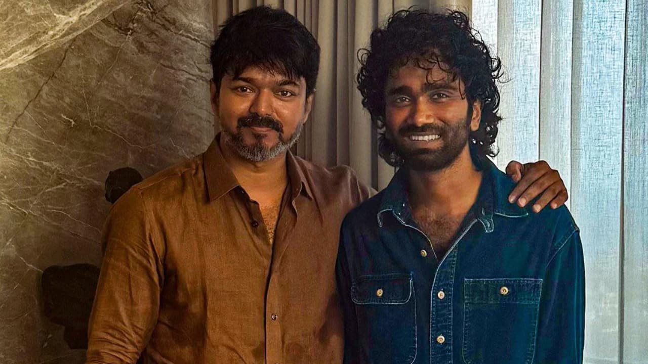 సినిమాల్లో విజయ్ స్థానం ఎవరిది? దళపతి రిటైర్మెంట్ పై యంగ్ హీరో కీలక కామెంట్స్ సినిమాల్లో విజయ్ స్థానం ఎవరిది? దళపతి రిటైర్మెంట్ పై యంగ్ హీరో కీలక కామెంట్స్