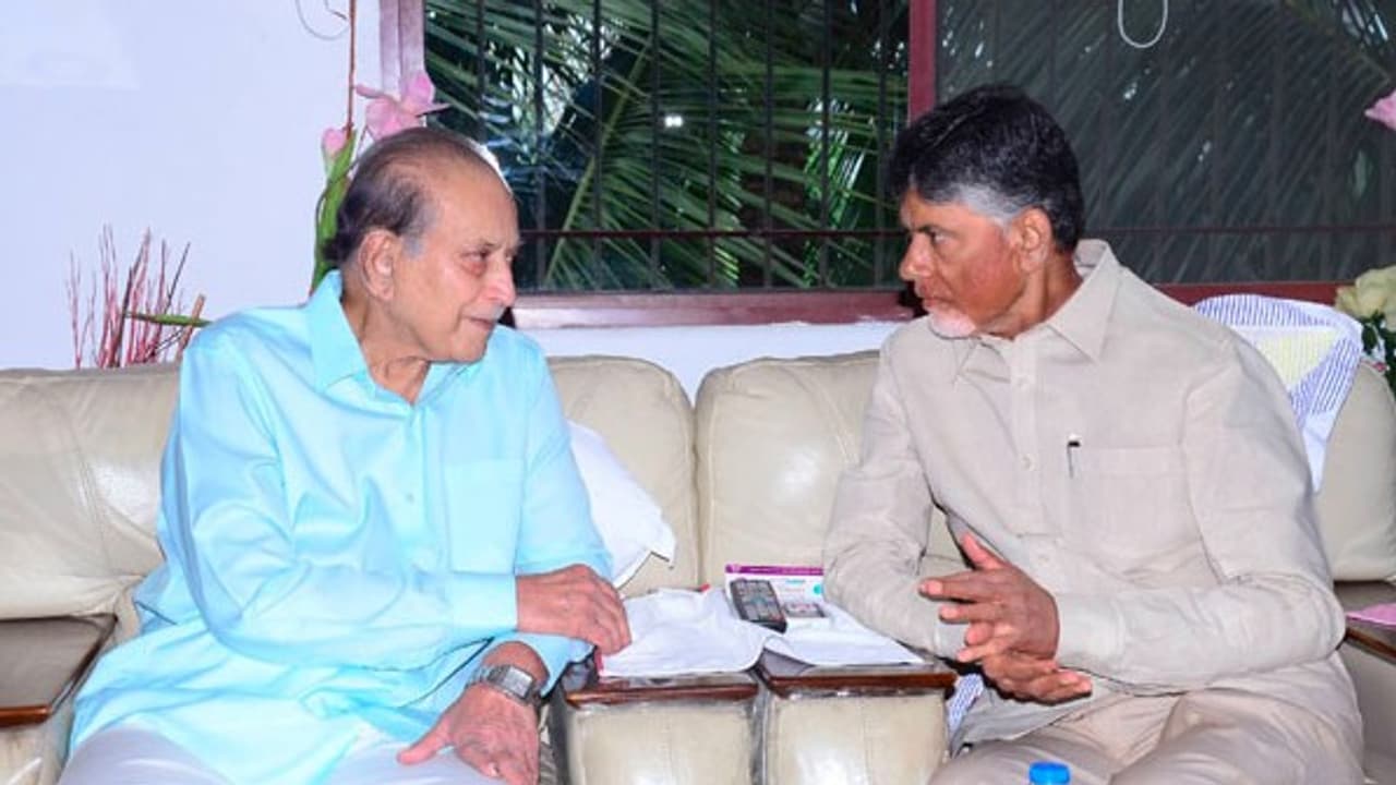 సూపర్ స్టార్ కృష్ణ తన కొడుకు కోసం చేసిన చివరి ప్రయత్నం ఏంటో తెలుసా? సూపర్ స్టార్ కృష్ణ తన కొడుకు కోసం చేసిన చివరి ప్రయత్నం ఏంటో తెలుసా?