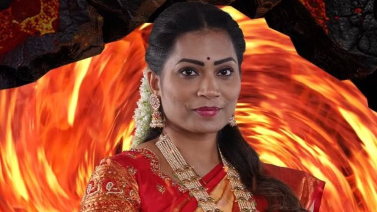Divvala Madhuri Bigg Boss 9: రెండేళ్లు నరకం చూశా.. మొదటి భర్తని వదిలేయడంపై దివ్వెల మాధురీ ఓపెన్ కామెంట్ Divvala Madhuri Bigg Boss 9: రెండేళ్లు నరకం చూశా.. మొదటి భర్తని వదిలేయడంపై దివ్వెల మాధురీ ఓపెన్ కామెంట్