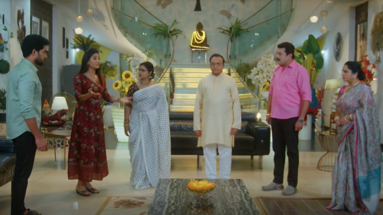 Karthika Deepam 2 Latest Episode:పేరెంట్స్ మధ్య చిచ్చు పెట్టిన జ్యో-ఇంట్లో నుంచి వెళ్లిపోయిన సుమిత్ర Karthika Deepam 2 Latest Episode:పేరెంట్స్ మధ్య చిచ్చు పెట్టిన జ్యో-ఇంట్లో నుంచి వెళ్లిపోయిన సుమిత్ర