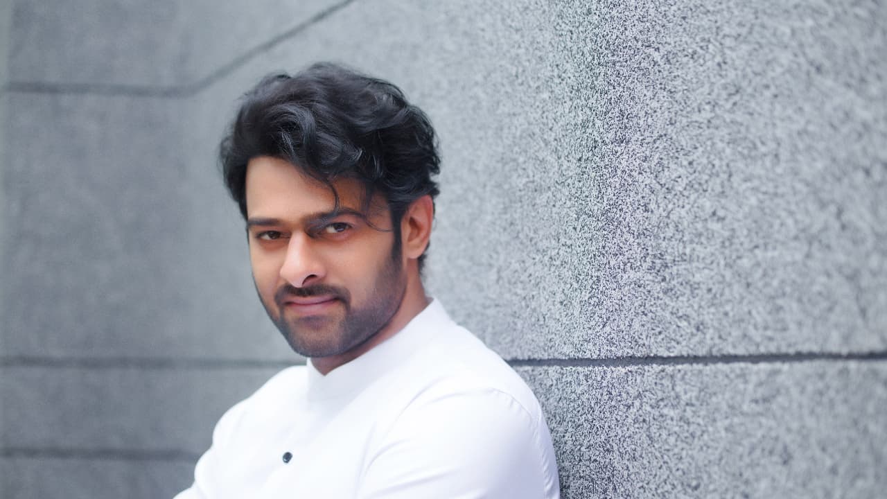 ప్రభాస్ మొదటిసారి ఎమోషనల్ అయిన సందర్భం.. అమ్మలా మారిన అక్క ప్రభాస్ మొదటిసారి ఎమోషనల్ అయిన సందర్భం.. అమ్మలా మారిన అక్క