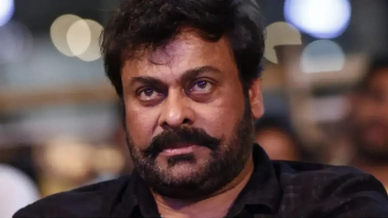 టీలు, కాఫీలు అందించే వ్యక్తి ఎంత అద్భుతం చేశాడో తెలుసా.. లేకుంటే చిరంజీవి సినిమా అట్టర్ ఫ్లాప్ టీలు, కాఫీలు అందించే వ్యక్తి ఎంత అద్భుతం చేశాడో తెలుసా.. లేకుంటే చిరంజీవి సినిమా అట్టర్ ఫ్లాప్