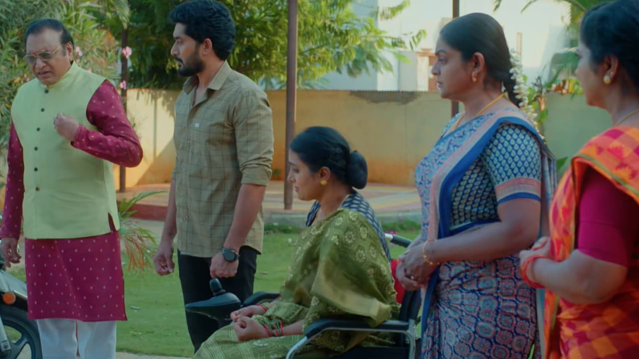 అసలైన వారసురాలను వెతుకుతానని జ్యోకు షాకిచ్చిన పారు- సుమిత్ర విషయంలో కార్తీక్ పై మండిపడ్డ శివన్నారాయణ అసలైన వారసురాలను వెతుకుతానని జ్యోకు షాకిచ్చిన పారు- సుమిత్ర విషయంలో కార్తీక్ పై మండిపడ్డ శివన్నారాయణ
