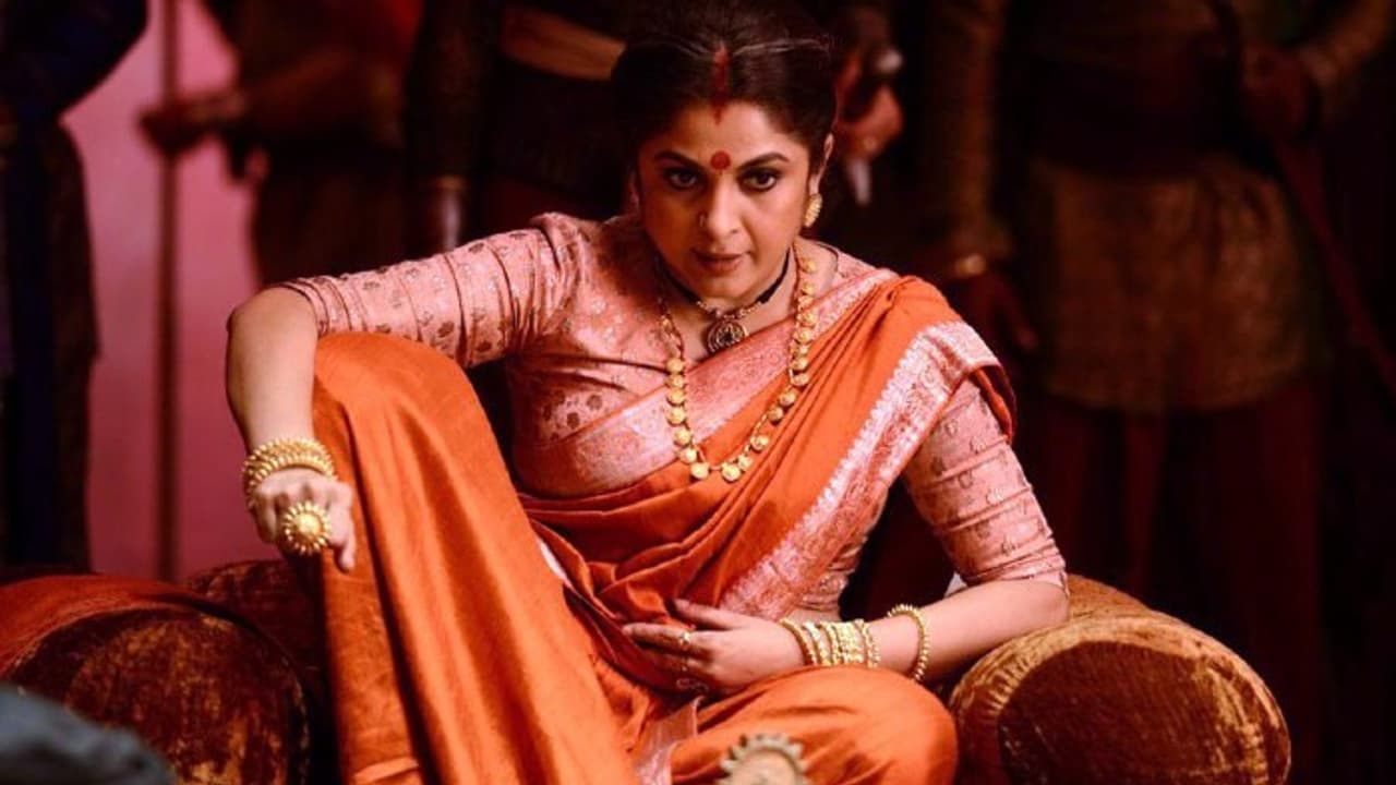 బాహుబలి ఫస్ట్ డే బ్యాడ్ టాక్, దగ్గరుండి చూసిన రమ్యకృష్ణ .. ఆ విషయంలో రాజమౌళిని మించిన తోపు లేరు బాహుబలి ఫస్ట్ డే బ్యాడ్ టాక్, దగ్గరుండి చూసిన రమ్యకృష్ణ .. ఆ విషయంలో రాజమౌళిని మించిన తోపు లేరు