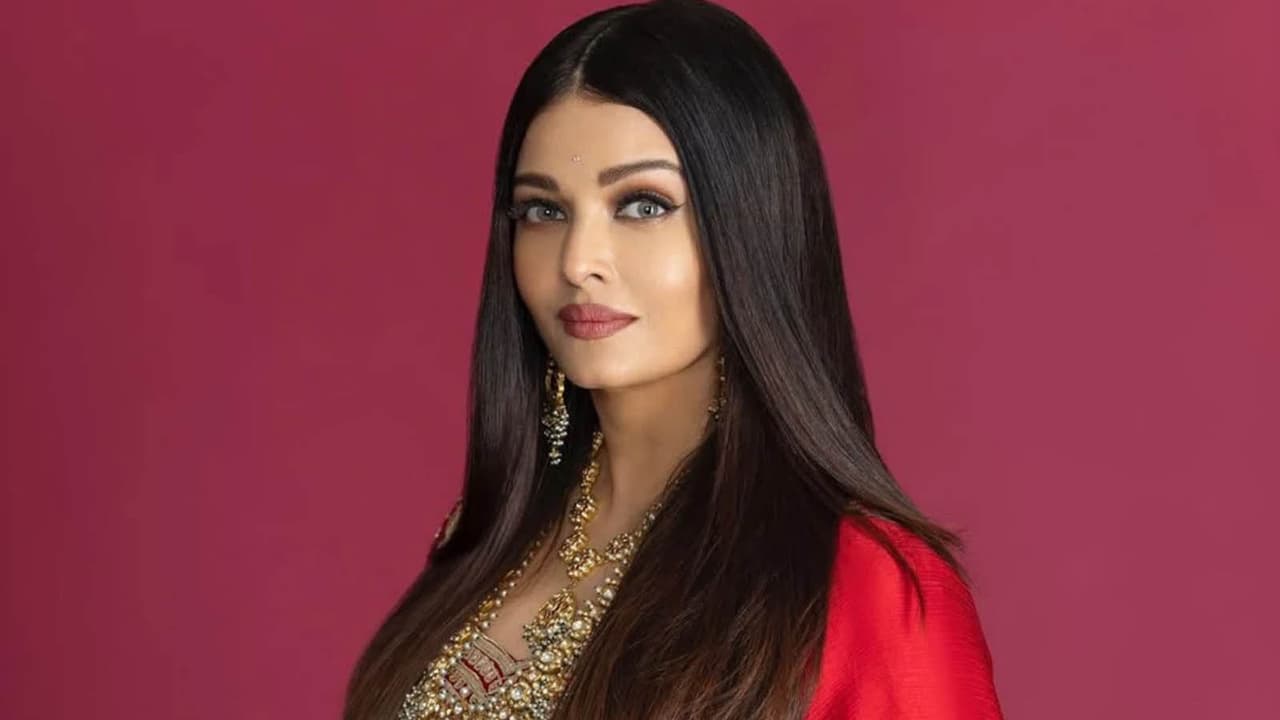 Aishwarya Rai: రెండు కోలుకోలేని తప్పులు చేసిన ఐశ్వర్యా రాయ్.. సౌత్లో రెండు ఇండస్ట్రీ హిట్లు మిస్ Aishwarya Rai: రెండు కోలుకోలేని తప్పులు చేసిన ఐశ్వర్యా రాయ్.. సౌత్లో రెండు ఇండస్ట్రీ హిట్లు మిస్