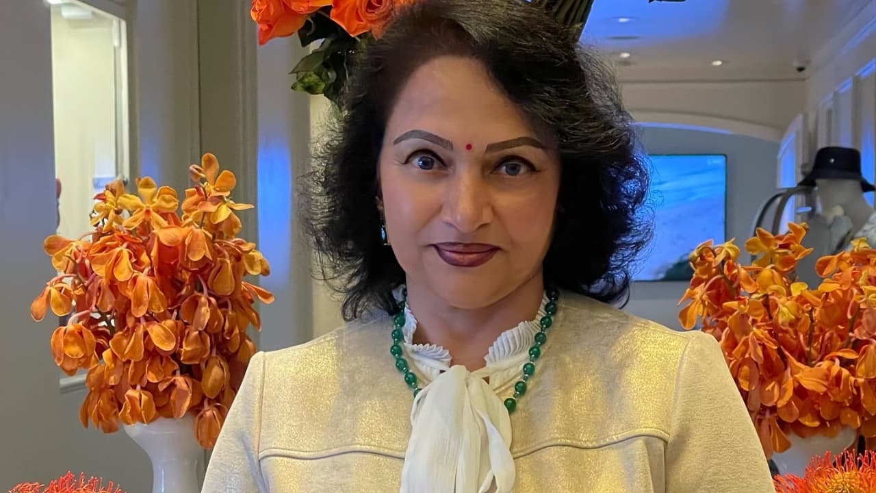 ఈ నటి ఎవరో గుర్తుపట్టారా? ఒకప్పుడు చిరంజీవితో ఇండస్ట్రీ హిట్ కొట్టిన స్టార్ హీరోయిన్.. ఇప్పుడు బాగా రిచ్ ఈ నటి ఎవరో గుర్తుపట్టారా? ఒకప్పుడు చిరంజీవితో ఇండస్ట్రీ హిట్ కొట్టిన స్టార్ హీరోయిన్.. ఇప్పుడు బాగా రిచ్