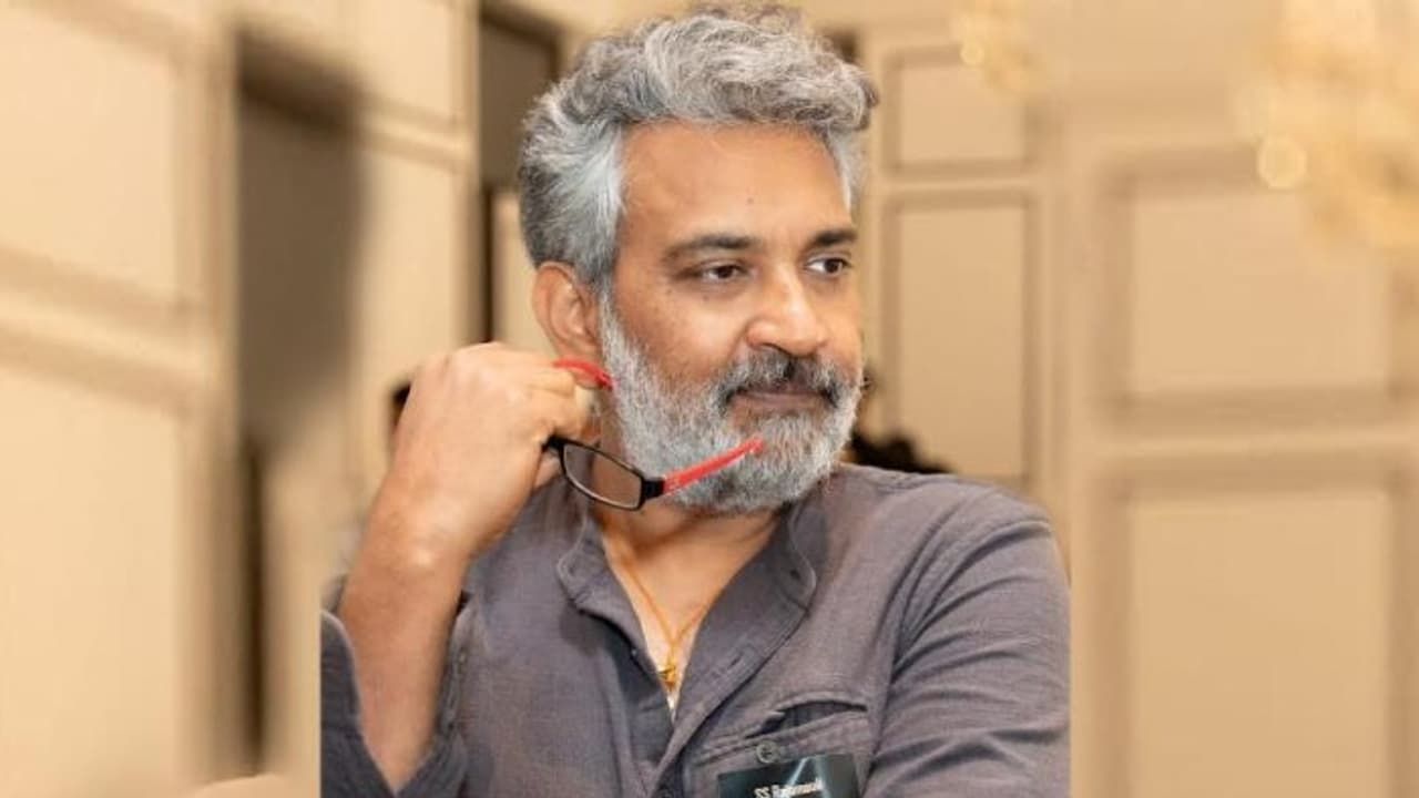 షాకింగ్: రాజమౌళి సినిమాను రిజెక్ట్ చేసిన స్టార్ హీరోయిన్లు! సునీల్ కు అవమానం.. అయినా బ్లాక్ బస్టర్!! షాకింగ్: రాజమౌళి సినిమాను రిజెక్ట్ చేసిన స్టార్ హీరోయిన్లు! సునీల్ కు అవమానం.. అయినా బ్లాక్ బస్టర్!!