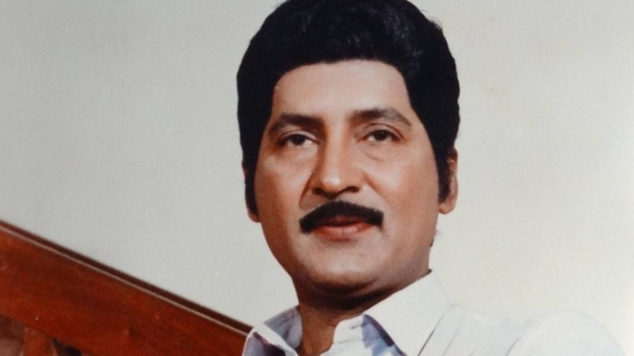 ఫ్రీగా సినిమా చేస్తానని చెప్పి శోభన్ బాబు చేసిన మోసం బయటపెట్టిన డైరెక్టర్, సోగ్గాడిలో ఈ యాంగిల్ ఊహించలేం ఫ్రీగా సినిమా చేస్తానని చెప్పి శోభన్ బాబు చేసిన మోసం బయటపెట్టిన డైరెక్టర్, సోగ్గాడిలో ఈ యాంగిల్ ఊహించలేం