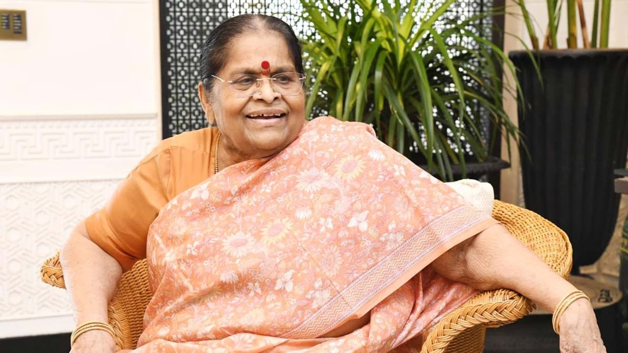 షాకింగ్: చిరంజీవి తల్లి అంజనాదేవి ఫేవరెట్ సీరియల్ హీరో ఎవరో తెలుసా? కారణం మామూలుగా లేదుగా! షాకింగ్: చిరంజీవి తల్లి అంజనాదేవి ఫేవరెట్ సీరియల్ హీరో ఎవరో తెలుసా? కారణం మామూలుగా లేదుగా!