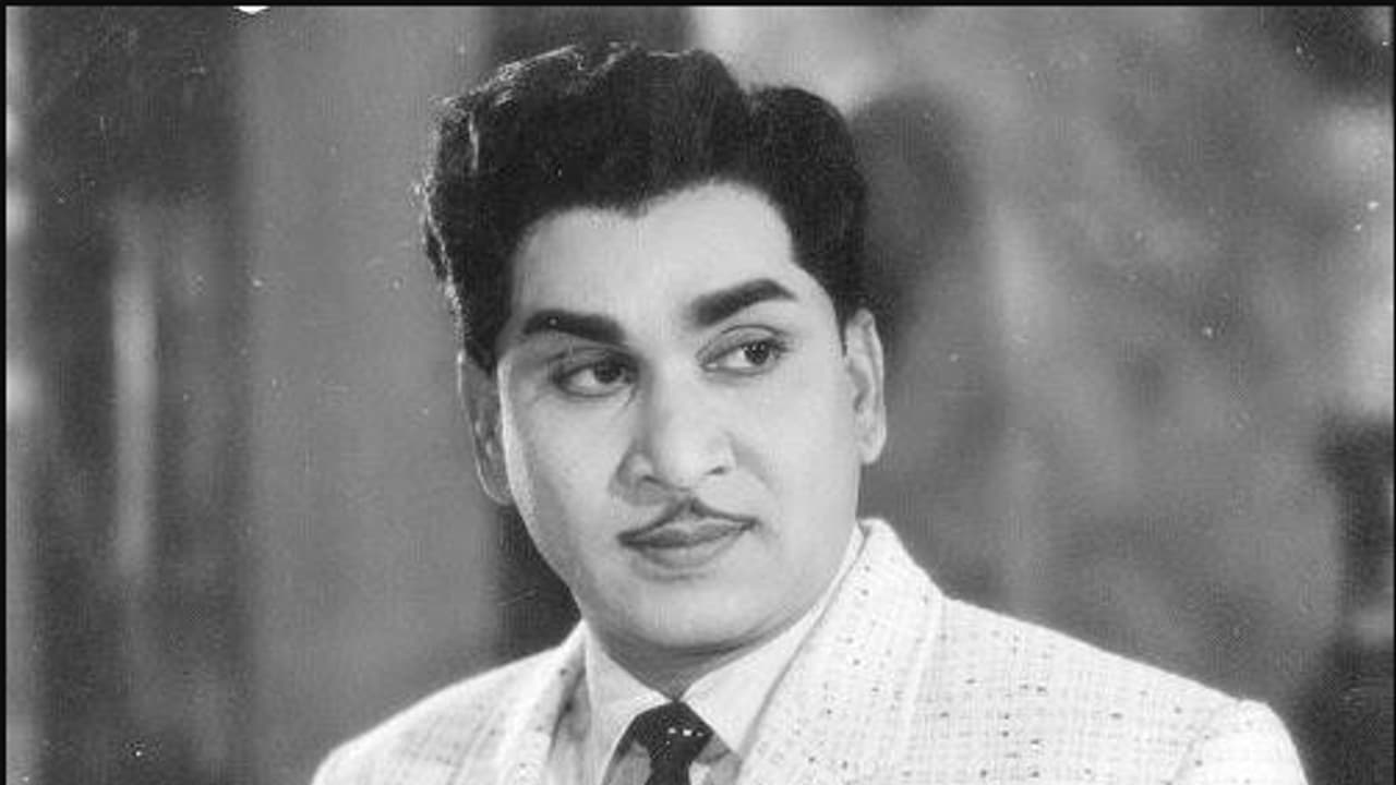 Beggar Scolds ANR Over Film: Akkineni Nageswara Rao's Humble Reaction Goes Viral Beggar Scolds ANR Over Film: Akkineni Nageswara Rao's Humble Reaction Goes Viral