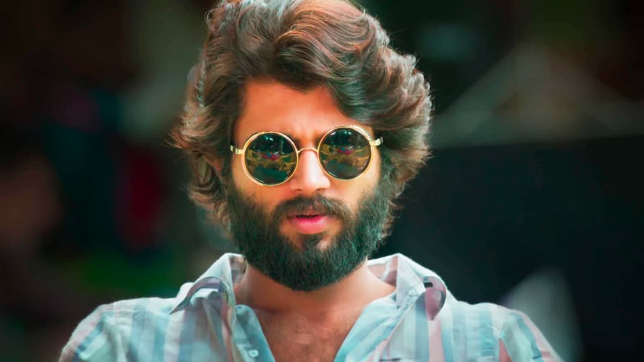 అర్జున్ రెడ్డి అవార్డుని వేలంలో అమ్మేసిన విజయ్ దేవరకొండ.. రెమ్యునరేషన్ కంటే 5 రెట్లు ధర అర్జున్ రెడ్డి అవార్డుని వేలంలో అమ్మేసిన విజయ్ దేవరకొండ.. రెమ్యునరేషన్ కంటే 5 రెట్లు ధర