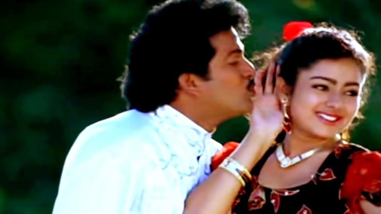 సౌందర్య స్నానం చేసే సీన్, హీరోకి మైండ్ బ్లాక్..మహాతల్లి ఎక్కడుందో అంటూ చేతులెత్తి దండం పెట్టాడు సౌందర్య స్నానం చేసే సీన్, హీరోకి మైండ్ బ్లాక్..మహాతల్లి ఎక్కడుందో అంటూ చేతులెత్తి దండం పెట్టాడు