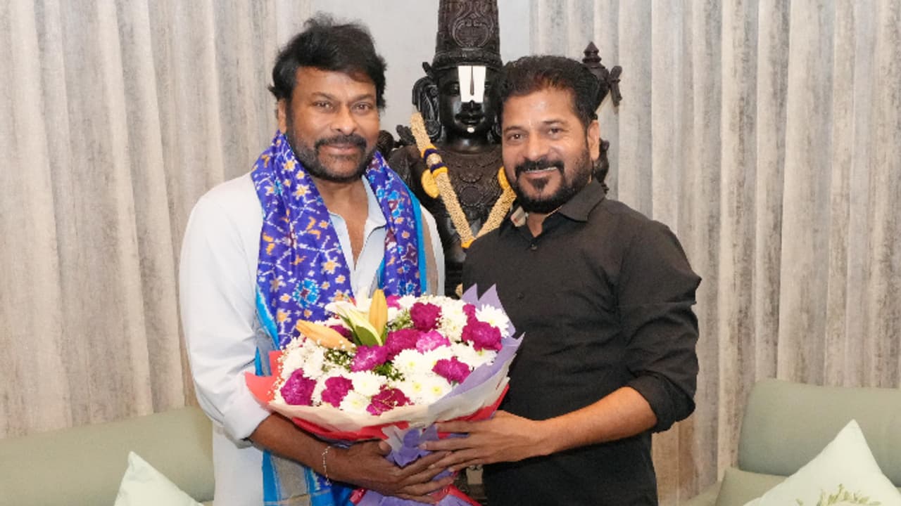తెలంగాణ సీఎం రేవంత్ రెడ్డిని కలిసిన చిరంజీవి.. భారీగా ప్లాన్ జరుగుతుందా? తెలంగాణ సీఎం రేవంత్ రెడ్డిని కలిసిన చిరంజీవి.. భారీగా ప్లాన్ జరుగుతుందా?