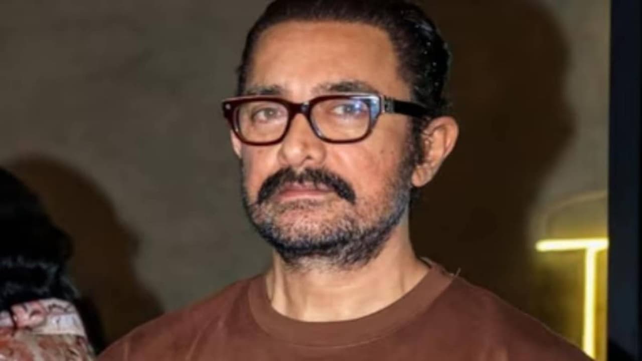 అమితాబ్, షారూఖ్ లాగా అమీర్ ఖాన్ ఇంటి ముందు ఫ్యాన్స్ ఎందుకు ఉండరు? తెరవెనుక స్టోరీ అమితాబ్, షారూఖ్ లాగా అమీర్ ఖాన్ ఇంటి ముందు ఫ్యాన్స్ ఎందుకు ఉండరు? తెరవెనుక స్టోరీ