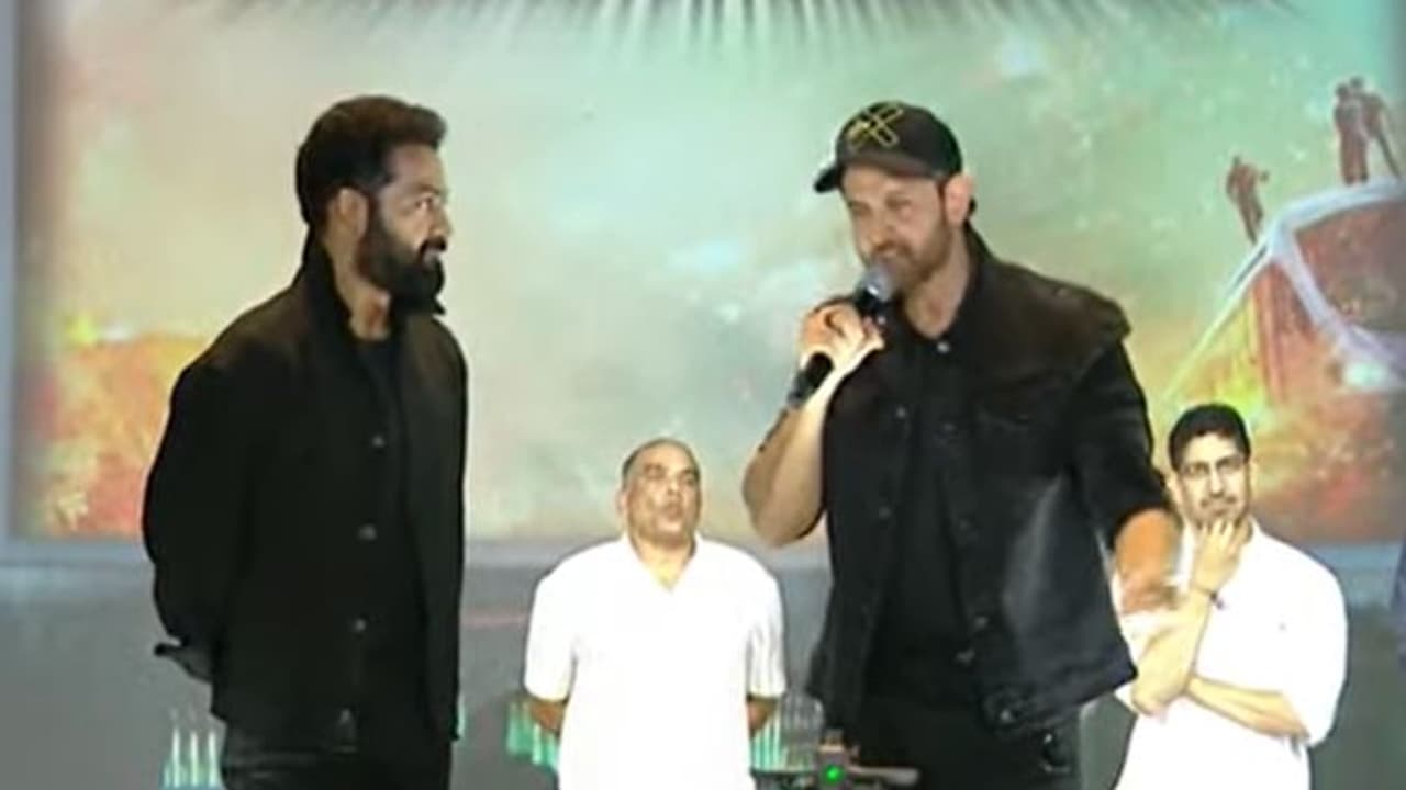 ఎన్టీఆర్ నా తమ్ముడు, తారక్ నుంచి చాలా నేర్చుకున్నా: వార్ 2 ఈవెంట్ లో హృతిక్ రోషన్ ఎన్టీఆర్ నా తమ్ముడు, తారక్ నుంచి చాలా నేర్చుకున్నా: వార్ 2 ఈవెంట్ లో హృతిక్ రోషన్