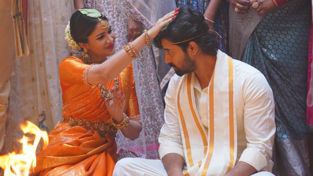 చిత్తూరు పిల్లగా రచ్చ చేస్తోన్న మెగా కోడలు.. లావణ్య త్రిపాఠి `సతీ లీలావతి` నుంచి అదిరిపోయే పాట చిత్తూరు పిల్లగా రచ్చ చేస్తోన్న మెగా కోడలు.. లావణ్య త్రిపాఠి `సతీ లీలావతి` నుంచి అదిరిపోయే పాట