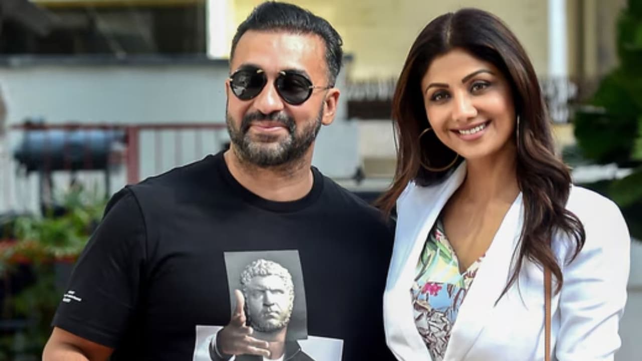 శిల్పా శెట్టి, రాజ్ కుంద్రా దంపతులకు పోలీసులు లుకౌట్ నోటీసులు..రూ. 60 కోట్ల భారీ చీటింగ్ ఎలా చేశారంటే శిల్పా శెట్టి, రాజ్ కుంద్రా దంపతులకు పోలీసులు లుకౌట్ నోటీసులు..రూ. 60 కోట్ల భారీ చీటింగ్ ఎలా చేశారంటే