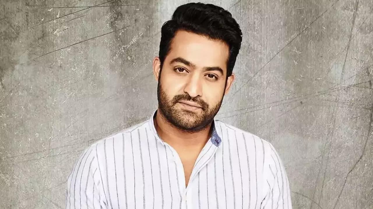 `డ్రాగన్` ఆగిపోవడానికి కారణం ఇదేనా.. ఎన్టీఆర్పై గట్టిగా పడ్డ `వార్ 2` డిజాస్టర్ దెబ్బ `డ్రాగన్` ఆగిపోవడానికి కారణం ఇదేనా.. ఎన్టీఆర్పై గట్టిగా పడ్డ `వార్ 2` డిజాస్టర్ దెబ్బ