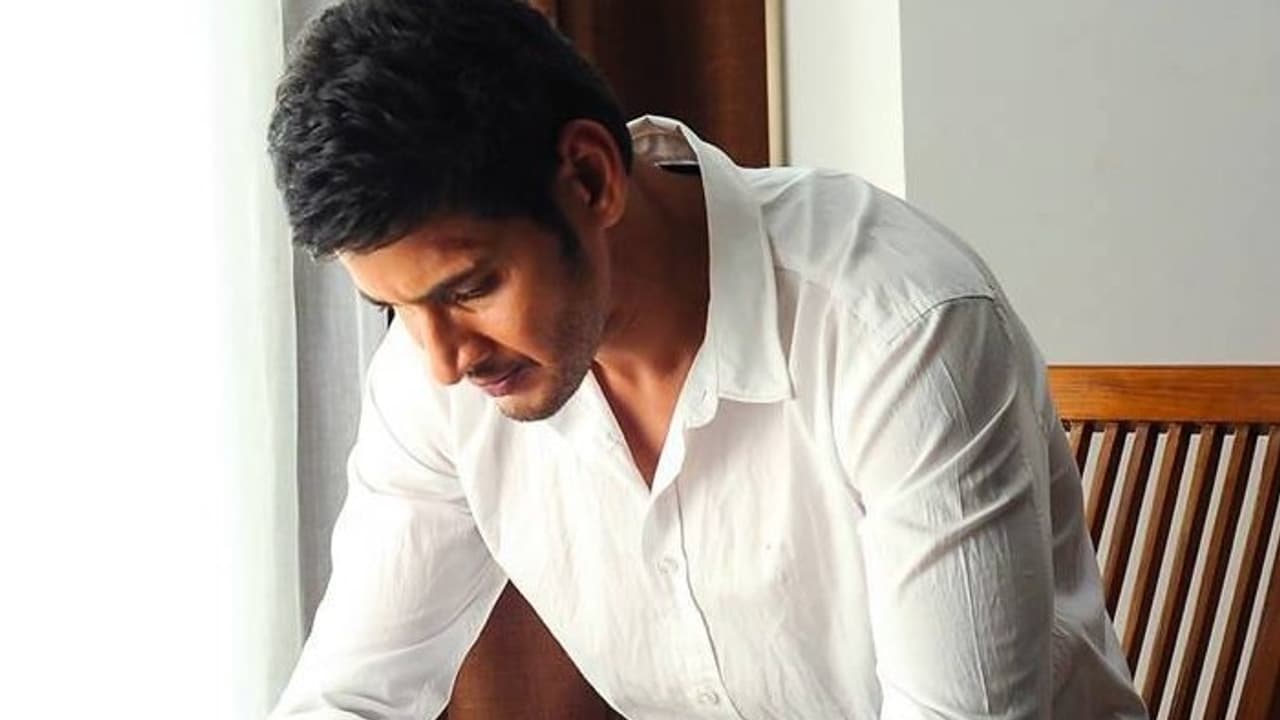 నా ఫ్లాప్స్ అన్నింటికీ మహేష్ బాబు మూవీనే కారణం.. డైరెక్టర్ కామెంట్స్, అంత ఘోరమైన సినిమా ఏంటో తెలుసా నా ఫ్లాప్స్ అన్నింటికీ మహేష్ బాబు మూవీనే కారణం.. డైరెక్టర్ కామెంట్స్, అంత ఘోరమైన సినిమా ఏంటో తెలుసా